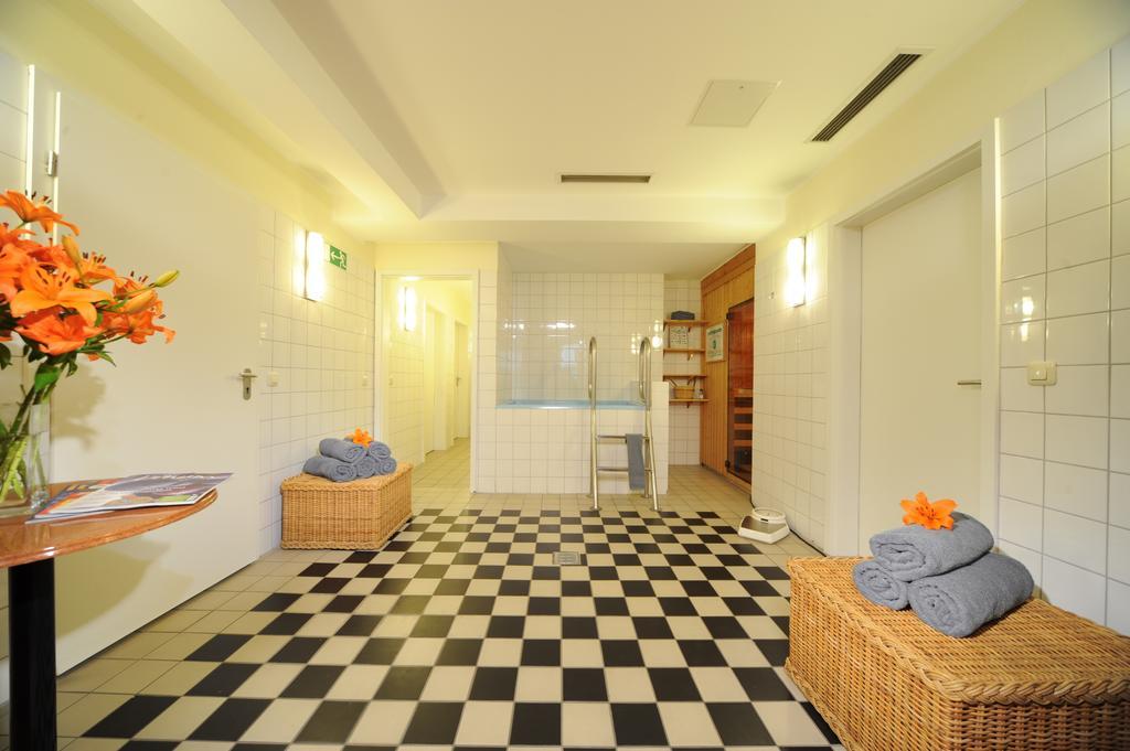 Villa Viktoria ดุสเซลดอร์ฟ ภายนอก รูปภาพ
